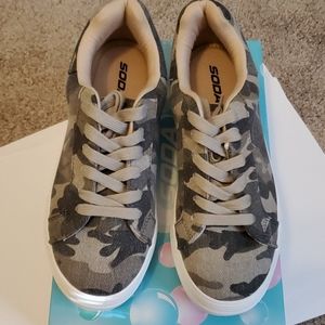SODA camo shoes